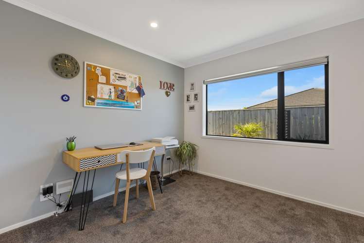 32 Honeyfield Drive Whalers Gate_27