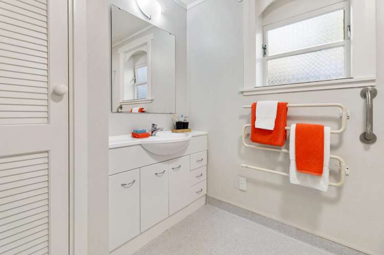 297 The Parade Island Bay_11