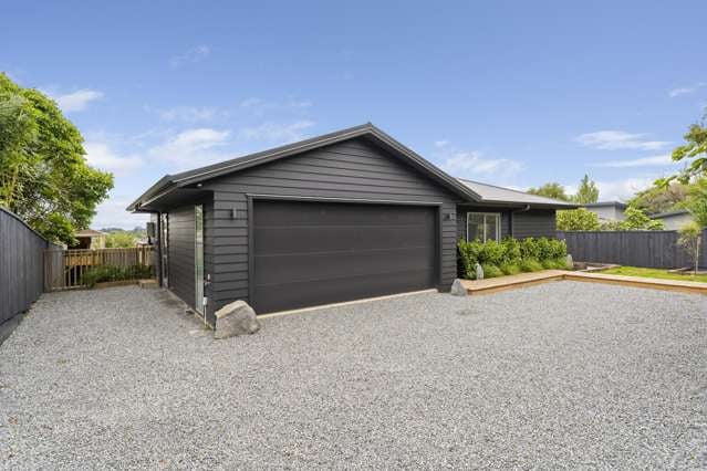 Modern Family Living with Kapiti Views