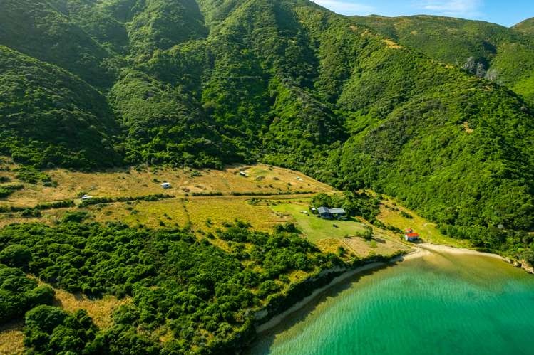 Lot 8 and 10 Onauku Bay Arapaoa Island_15