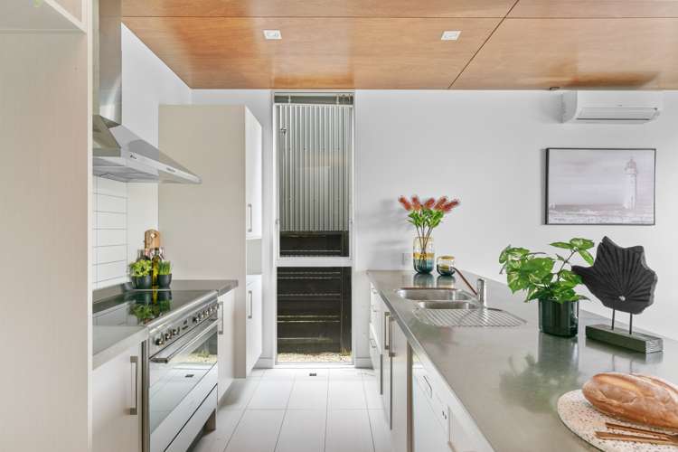 12/3 Severn Street Island Bay_7