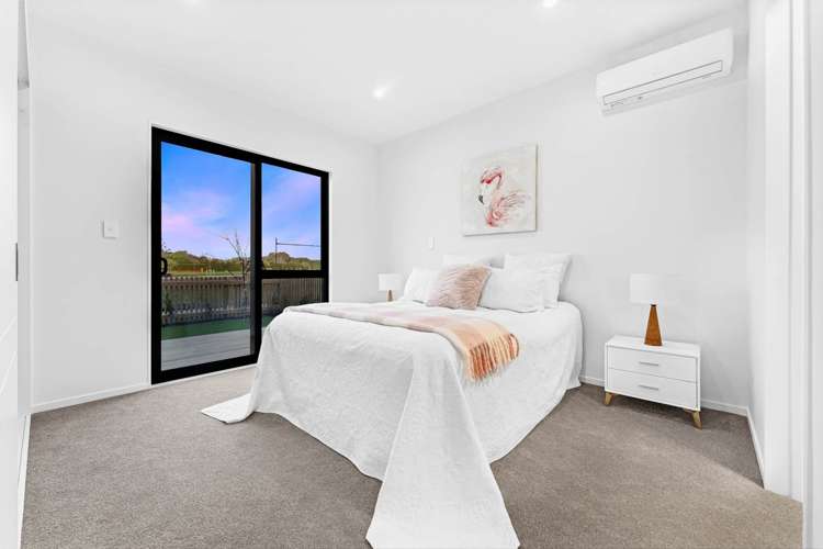 15 Karaka Village Parade Karaka_11