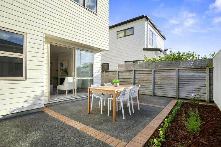 21 Latimer Way Petone_18