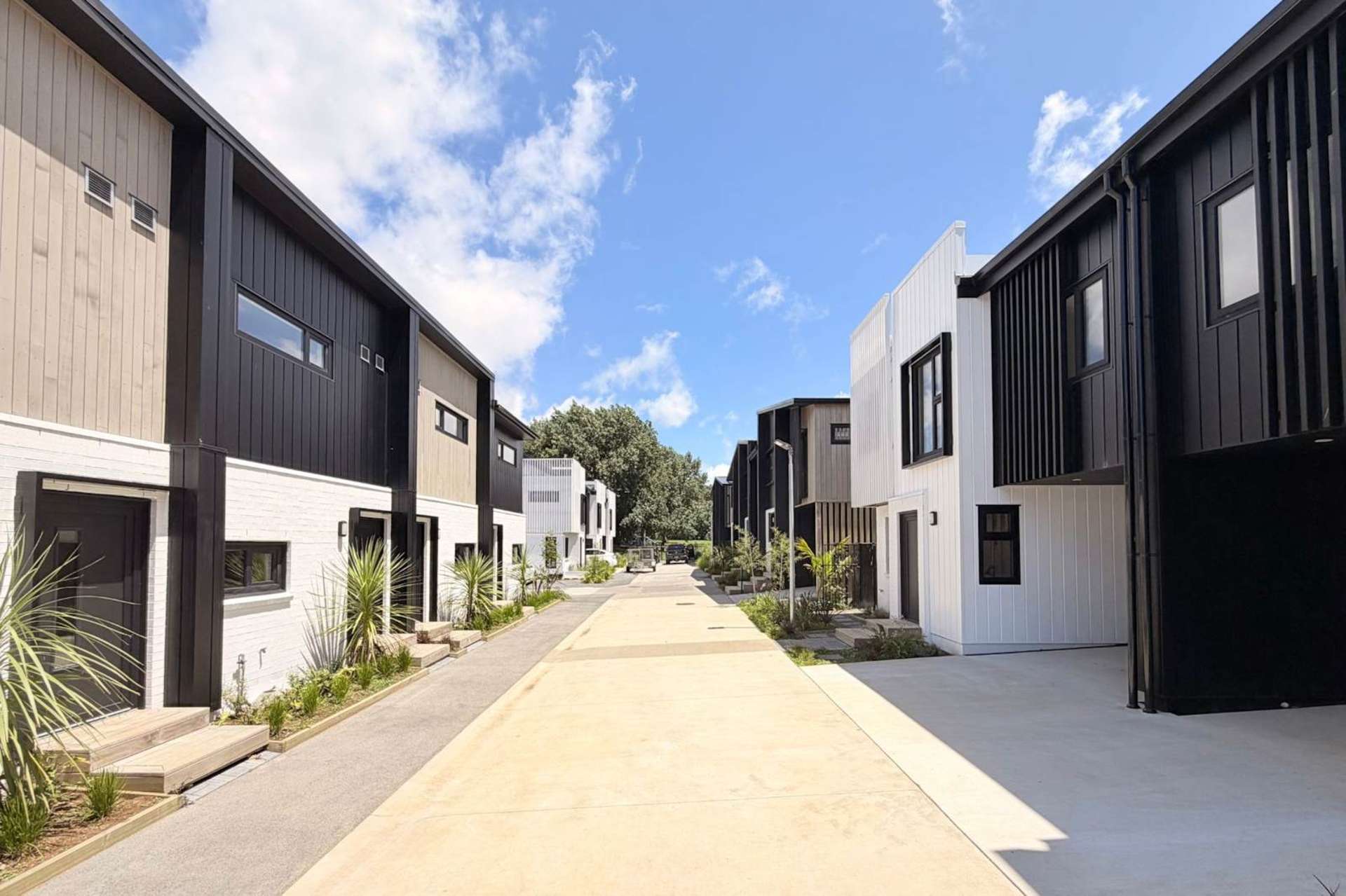 Lot 8/23 & 25 Sullivan Avenue Mangere Bridge_0