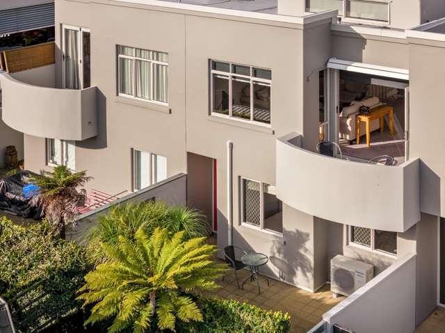 City-Edge Living with Coffee & Market Vibes