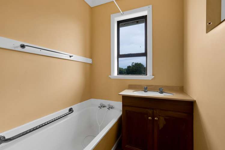 80 Gisborne Terrace Opunake_13