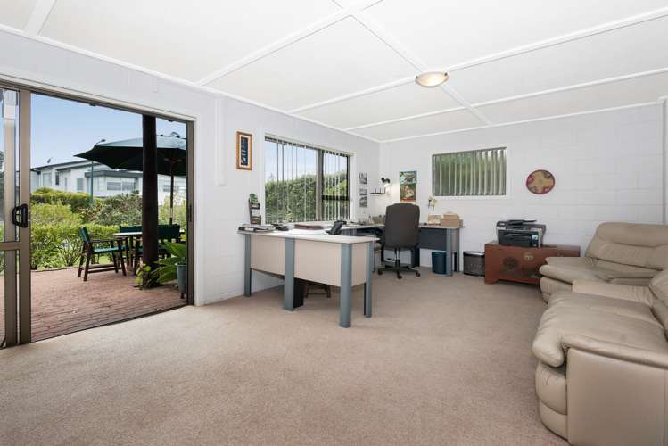 21 Seymour Road Mellons Bay_7