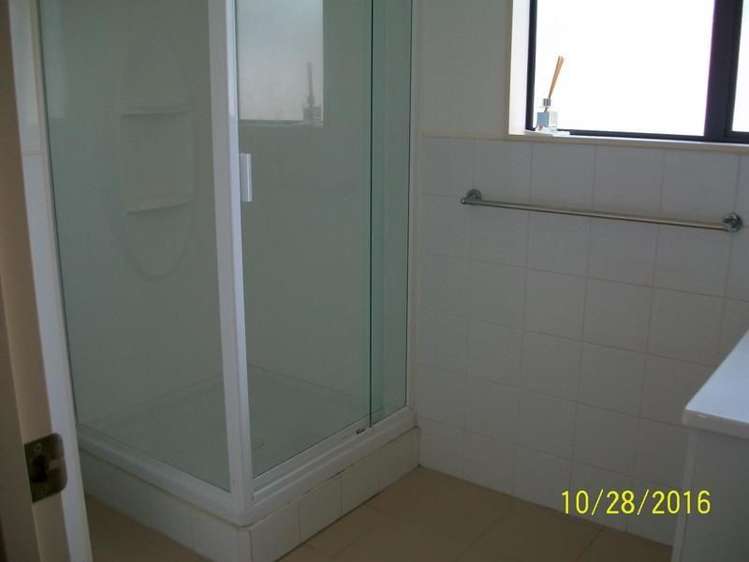 1/10 Netherlands Avenue Kelston_9