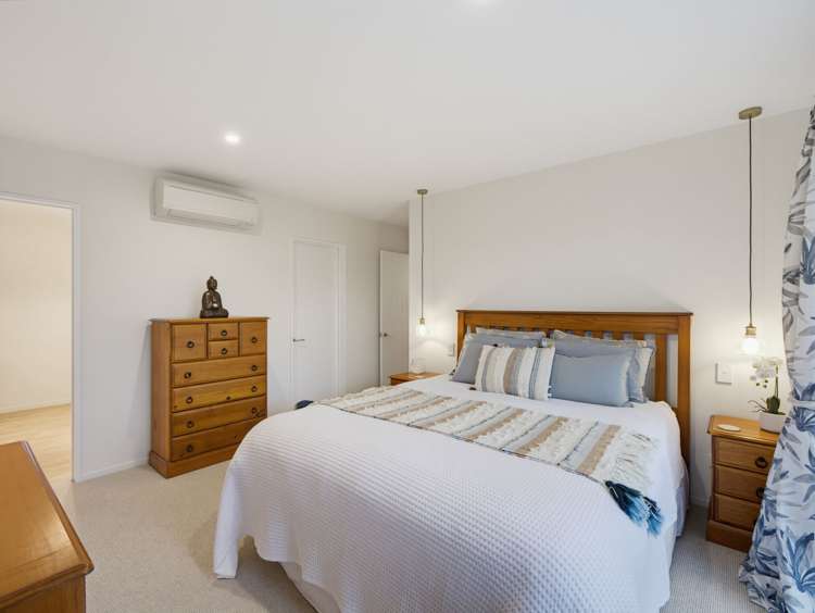 3/2 Loe Place Amberley_16