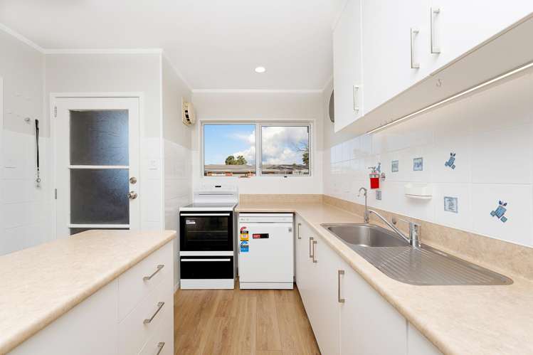 2/219 Edmonton Road Te Atatu South_8