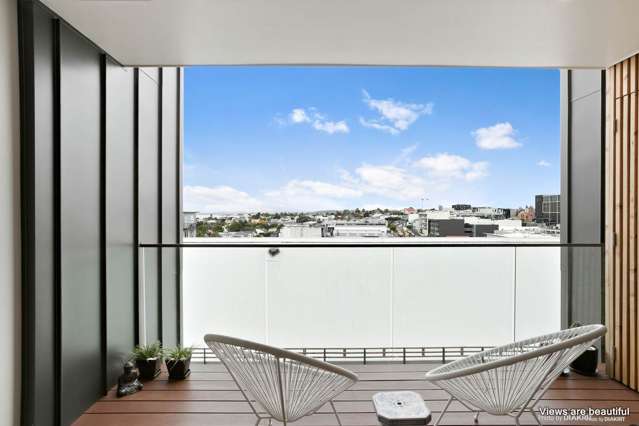 Executive Apartment with Great Views