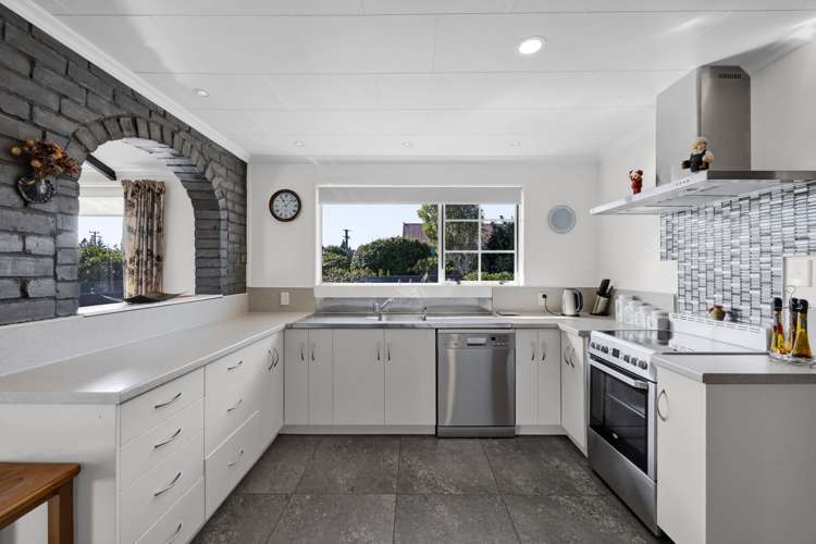 5 Flint Road West Stratford_7
