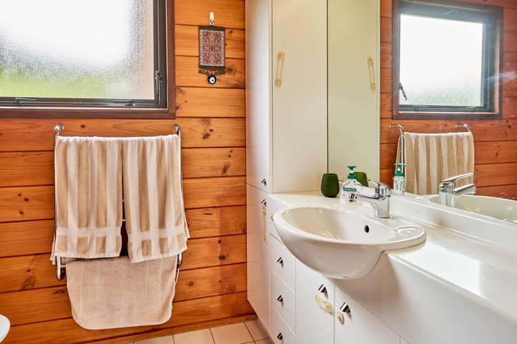 31 Motukaraka Point Pauatahanui_11