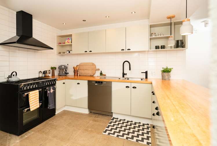 51 Amesbury Drive Churton Park_10