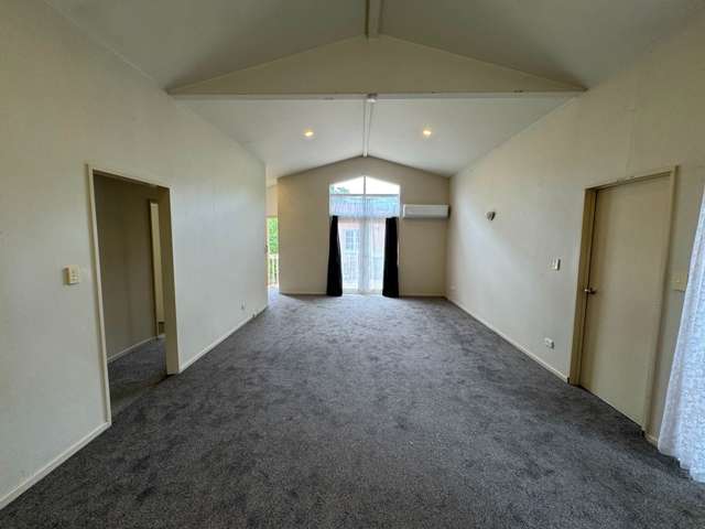 1054A Great North Road Pt Chevalier_1