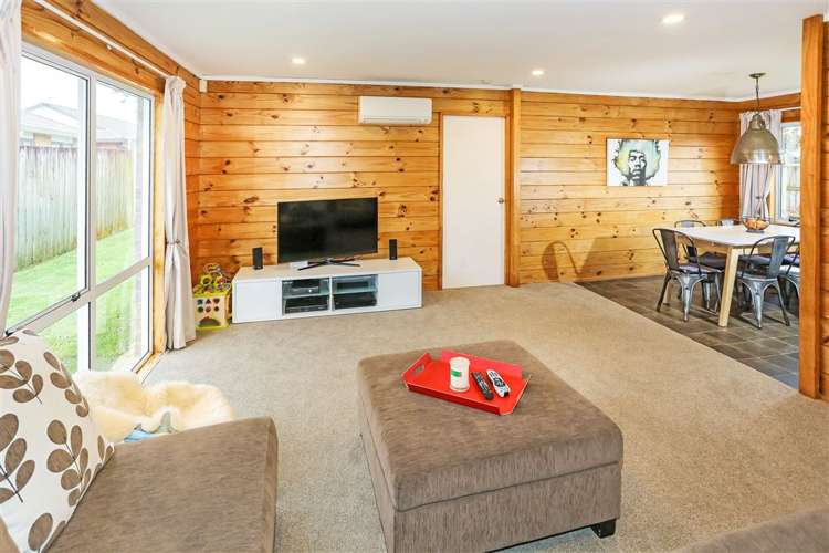 37 Muirfield Street Wattle Downs_5