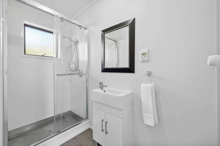 8 Ian Place Glendene_19