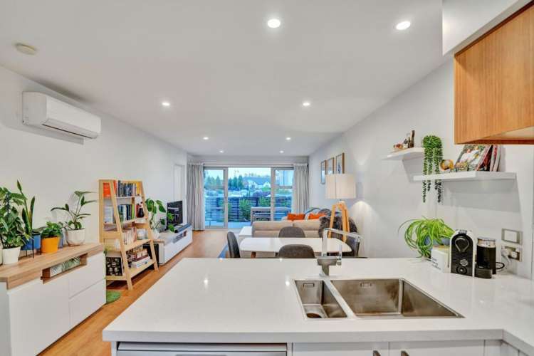 2/16 Hamill Road Halswell_7