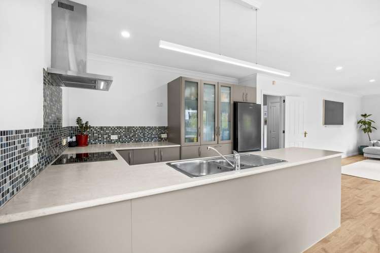 21A Kelwyn Road Kelston_7