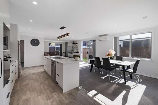 EASY LIVING IN A GREAT LOCATION!