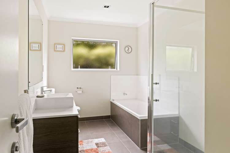 8 Beachwood Drive Hatfields Beach_19