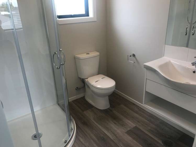 6/2 Lambert Court Glenview_6