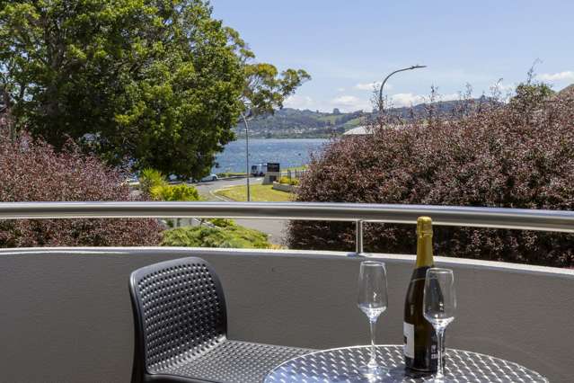 Your easy lakeside escape