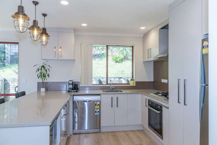 8 Fernbank Lane Greenhithe_12