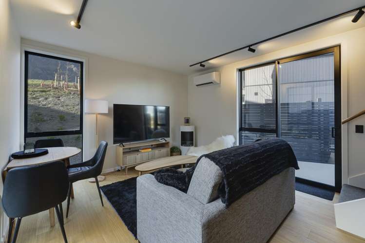 3 Escalator Avenue Jacks Point_6