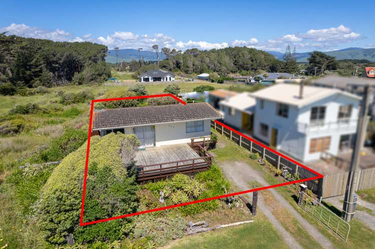224 Marine Parade Otaki Beach_23