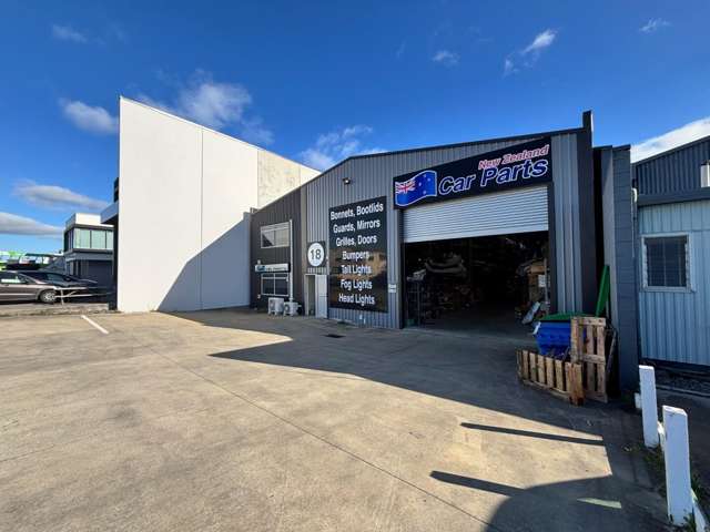 Highly efficient drive-through Mount warehouse