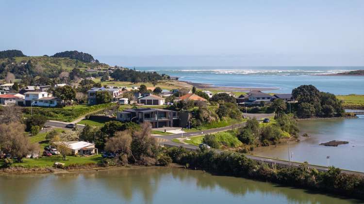 2a Marine Parade Raglan_26