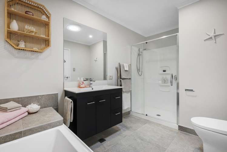 115 Bonair Crescent Silverdale_14