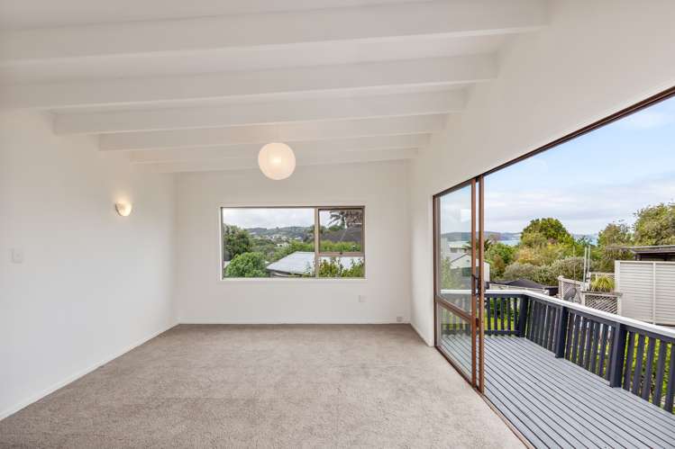 17 Piccadilly Circus Snells Beach_32