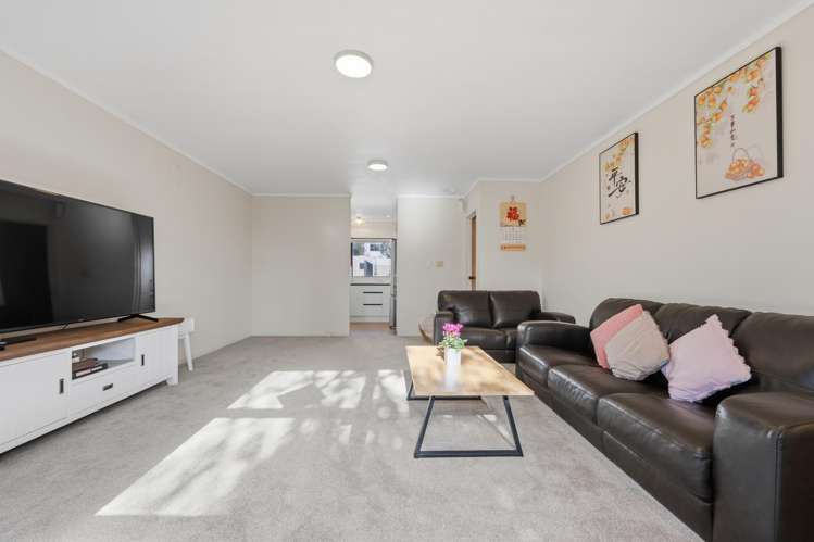 2/38 Leo Street Glen Eden_8