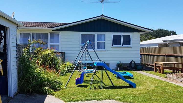 57 Momona Street Wainuiomata_12