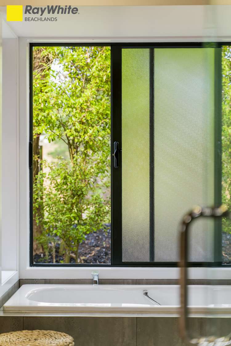 156 Ara-Kotinga Whitford_18