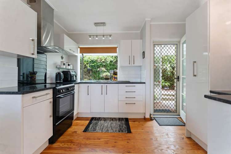 3/344A Beach Road Mairangi Bay_11