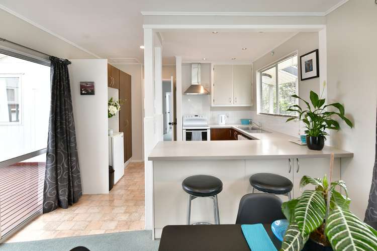 1/17 Athena Drive Totara Vale_6