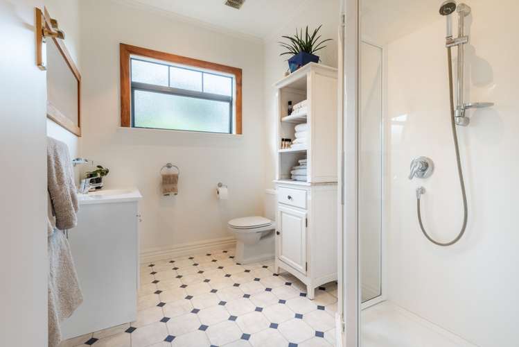 63 Staincross Street Green Bay_16