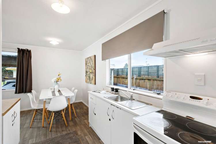 2/2 Hunua Road Papakura_5