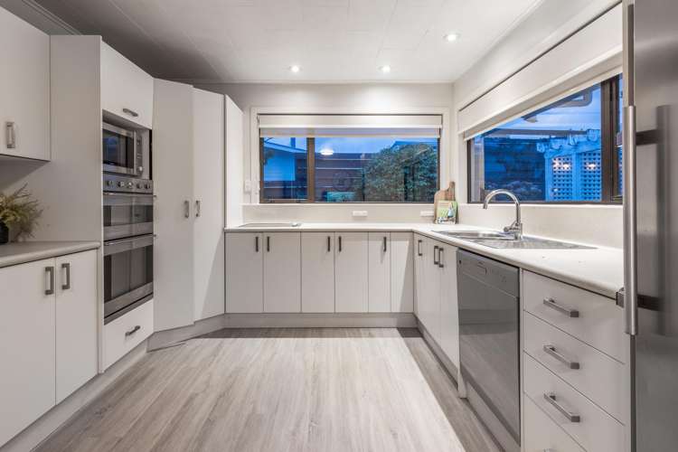 19 Forth Place Papakowhai_5