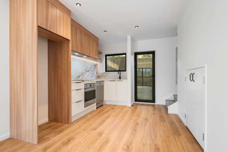 12f Hewlett Road Massey_8