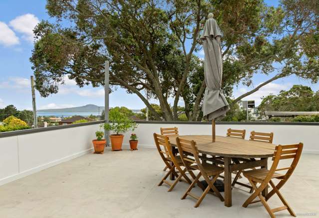 Elevated Eastern Bays Living with Iconic Auckland Views