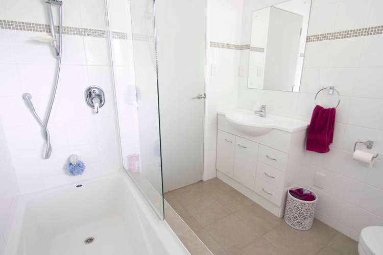 1/127 Atkinson Road Titirangi_3