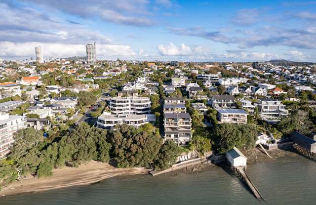 The drought in Auckland's wealthiest suburbs: $5m buyers don't want a do-up