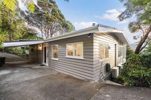 CHARMING, SUNNY FAMILY HOME