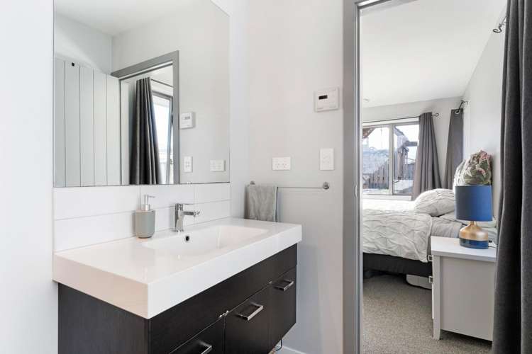 6 Austin Reid Avenue Carterton_10