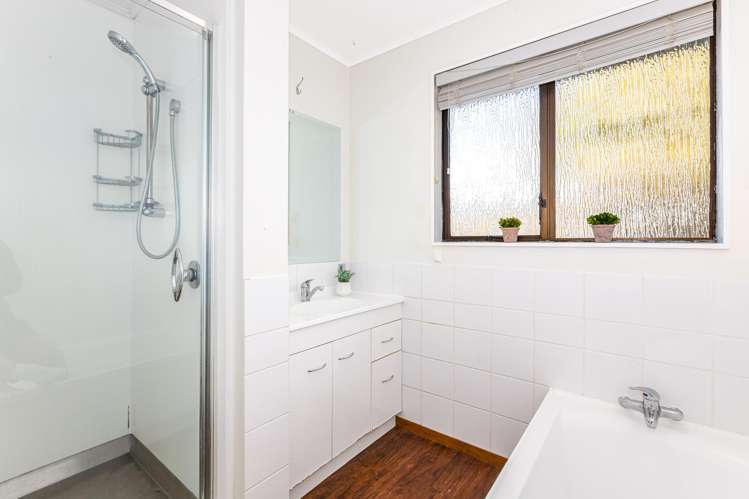 55 Larchmont Grove Totara Park_20