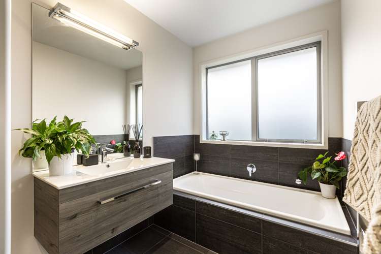 15b Goble Road Clarks Beach_14